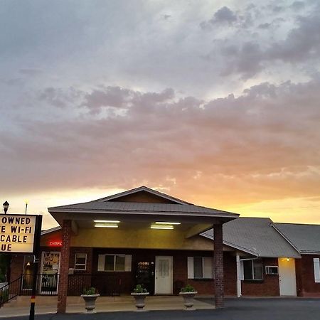Dixie Palm Motel St. George Buitenkant foto