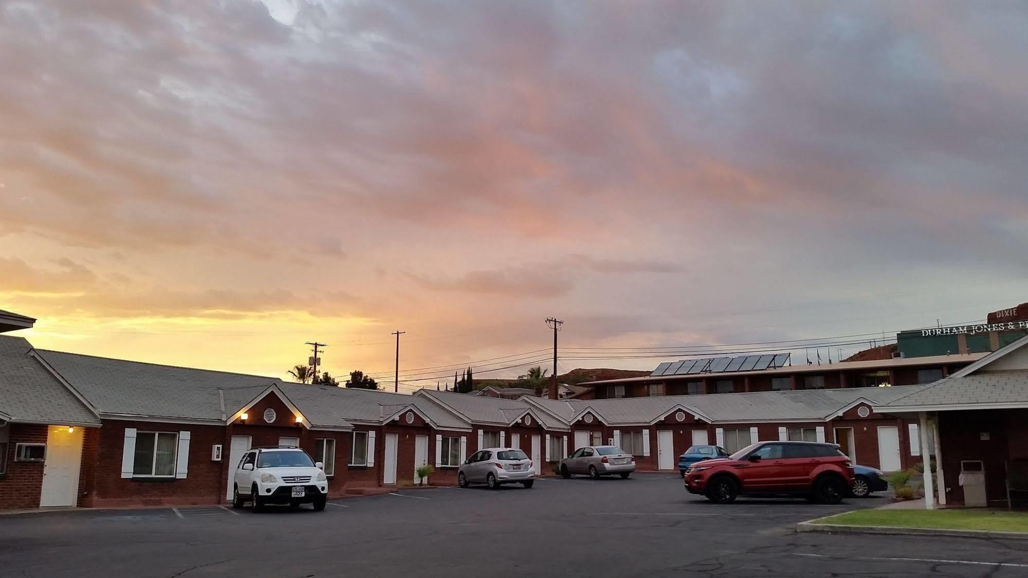 Dixie Palm Motel St. George Buitenkant foto