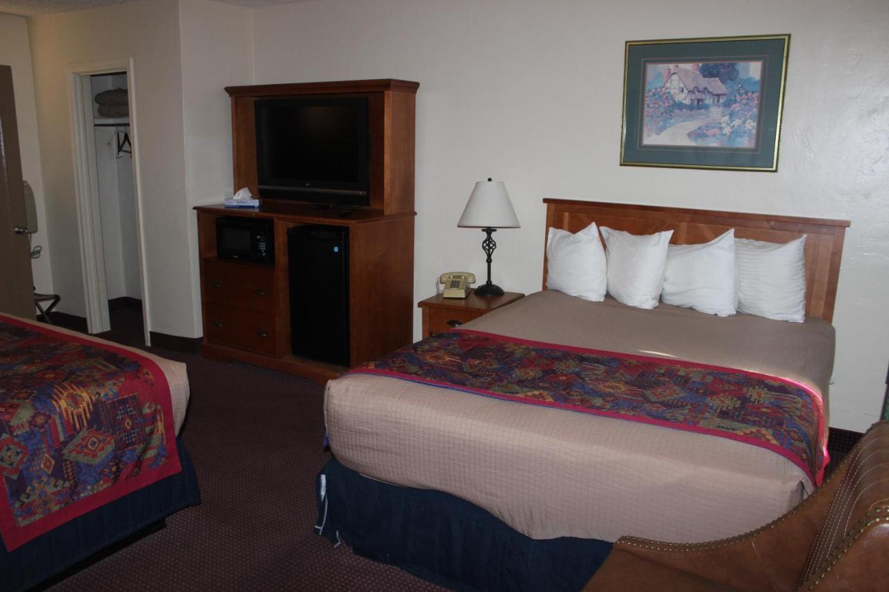 Dixie Palm Motel St. George Buitenkant foto